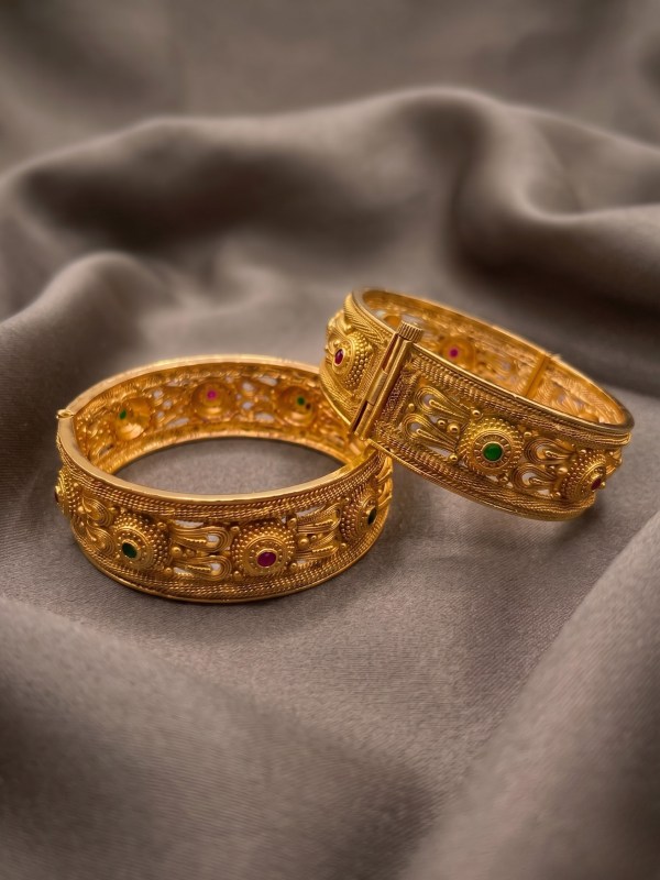 Women Set of 2 Gold Plated Ornate Filigree Temple Kadas